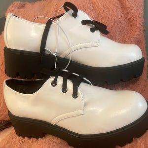 White low cut leather platform brand new never worn
